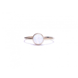 Ring aus Gelbgold mit Opal