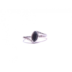 Zlatý prsten s černým zirkonem