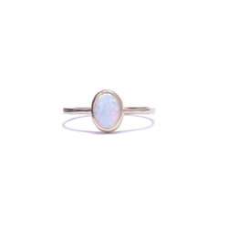 Ring aus Gelbgold mit Opal